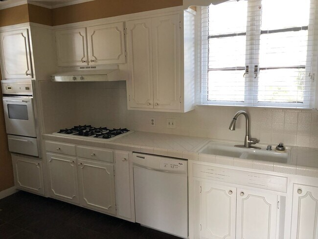 Foto del edificio - 1403 W College Ave