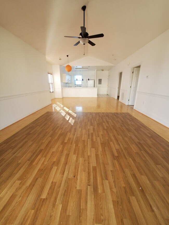 Building Photo - Available Now 2 bedroom 2 bathroom