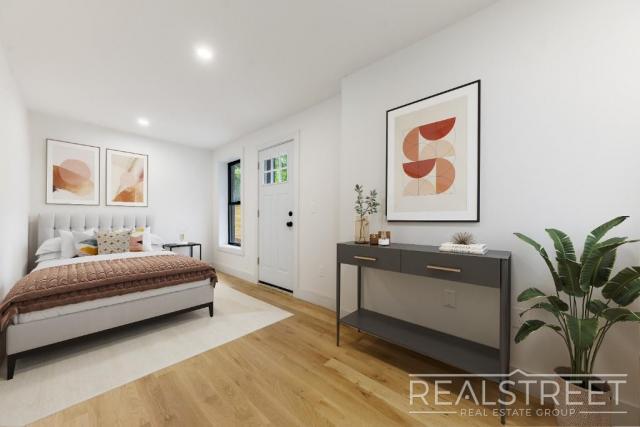 Building Photo - 3 bedroom in BROOKLYN NY 11206