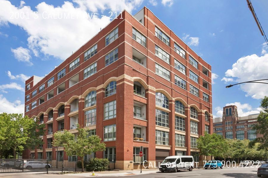 Foto principal - 2001 S Calumet Ave