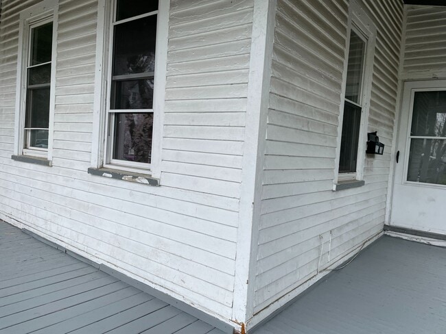 Building Photo - 153 Walnut St