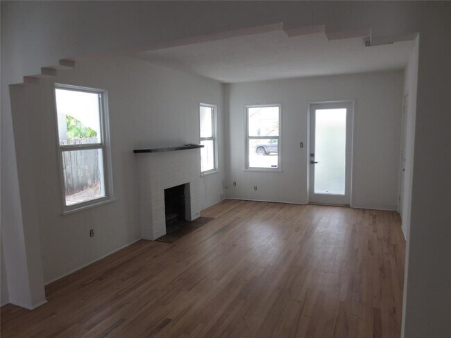 Foto del edificio - 1004 NE 3rd St