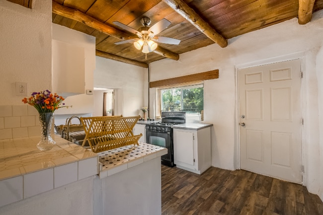 Foto del edificio - 8312 Guadalupe Trail NW