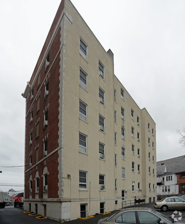 Building Photo - Kings Court Apartments