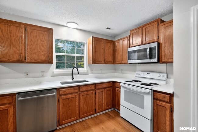 Foto del edificio - 9915 Lottie Ln