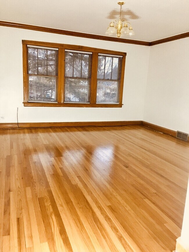 Building Photo - 2111 N Lockwood Ave