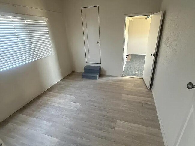 Building Photo - 528 Palomar St