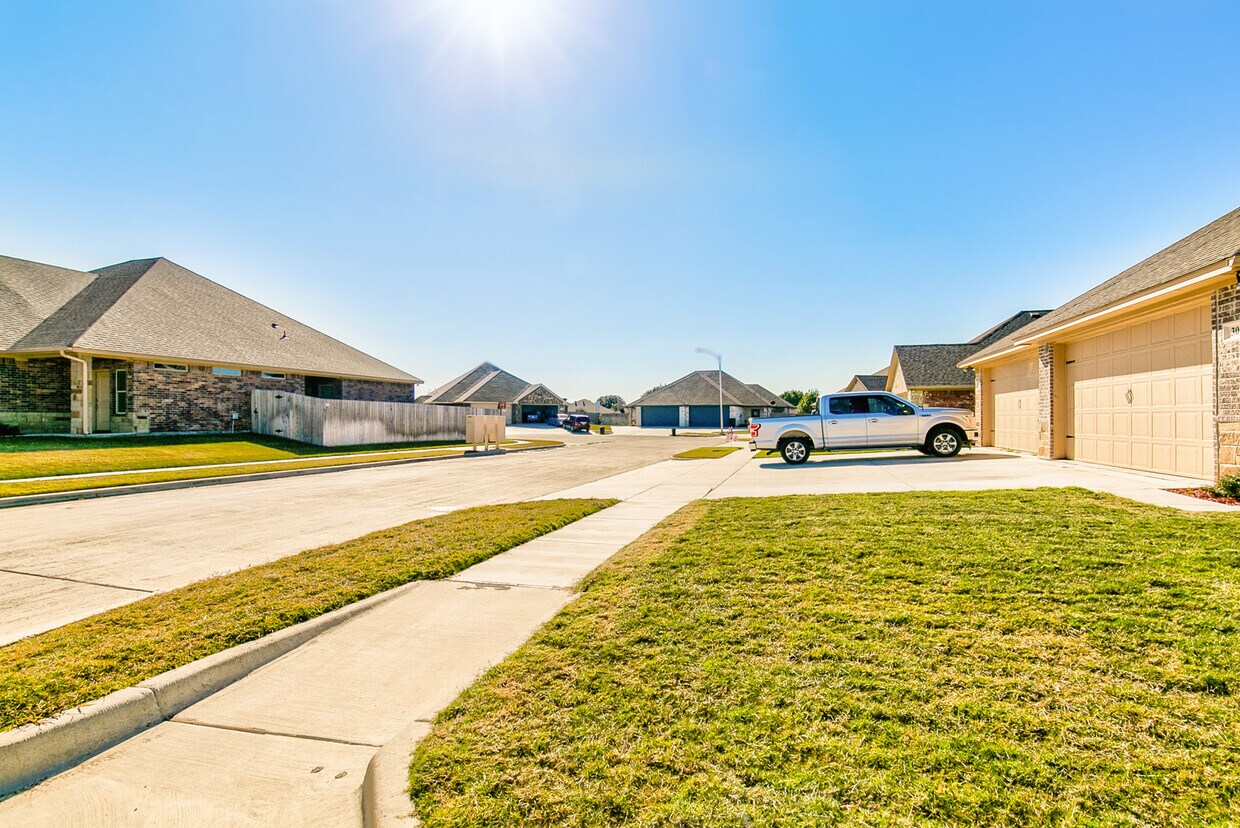 4929 Opal Ct Unit 4929, Granbury, TX 76049 Room for Rent in Granbury