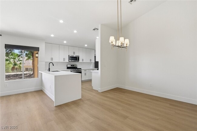 Building Photo - 2548 Tumble Brook Dr