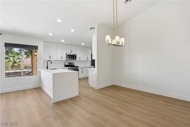 Foto del edificio - 2548 Tumble Brook Dr