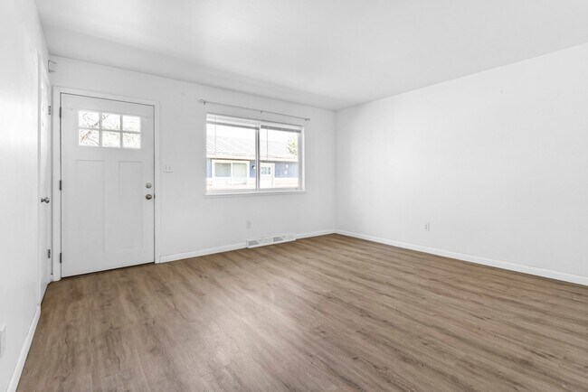 Foto del edificio - 4021 Goodell Ln