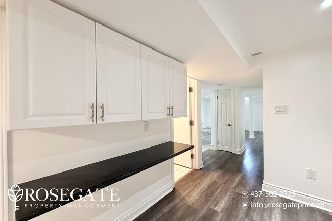 Photo du bâtiment - Renovated 1-Bedroom Basement Suite | 600 S...
