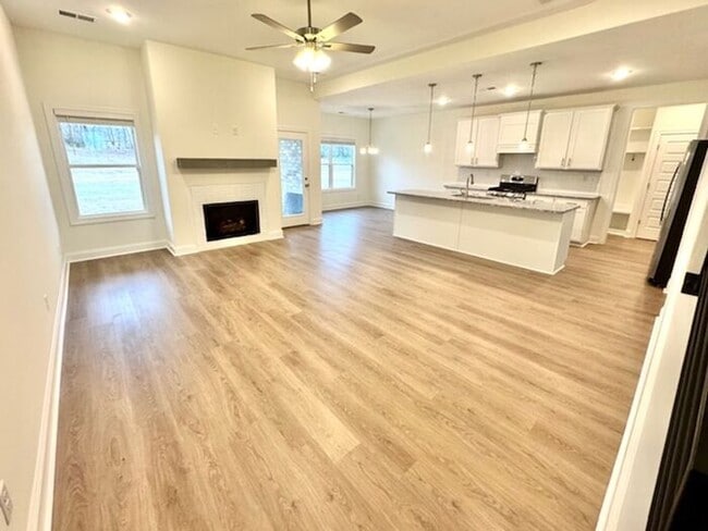 Building Photo - Now Leasing A 5 Bedroom 3 Bath Home In Olive Branch @ Southbranch