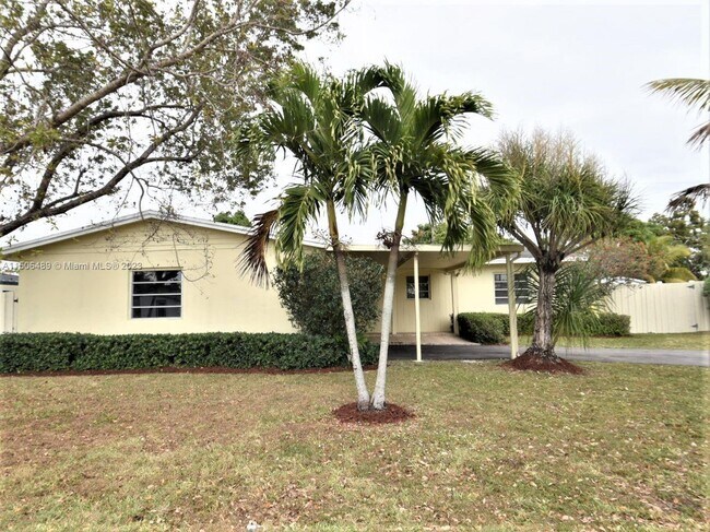 Building Photo - 9831 Colonial Dr