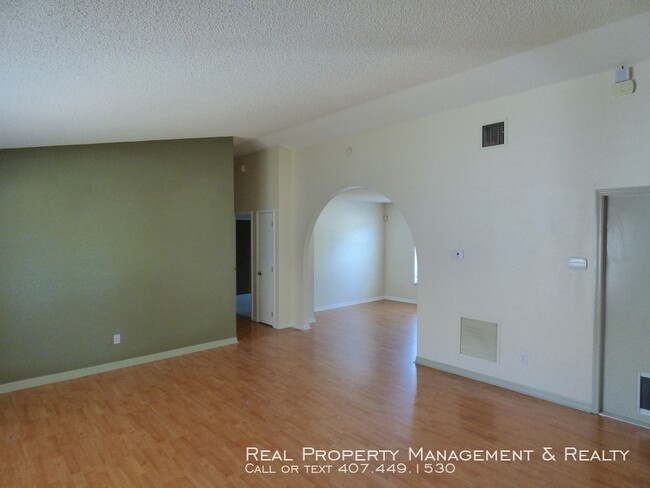 Foto del edificio - 3 BR / 2 BA Off Alafaya Trail