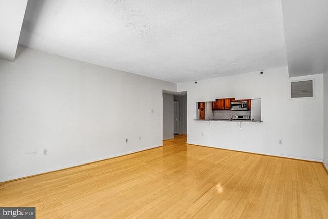 Building Photo - 1530 Key Blvd