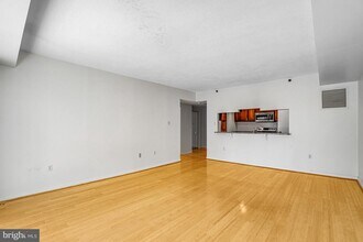 Building Photo - 1530 Key Blvd