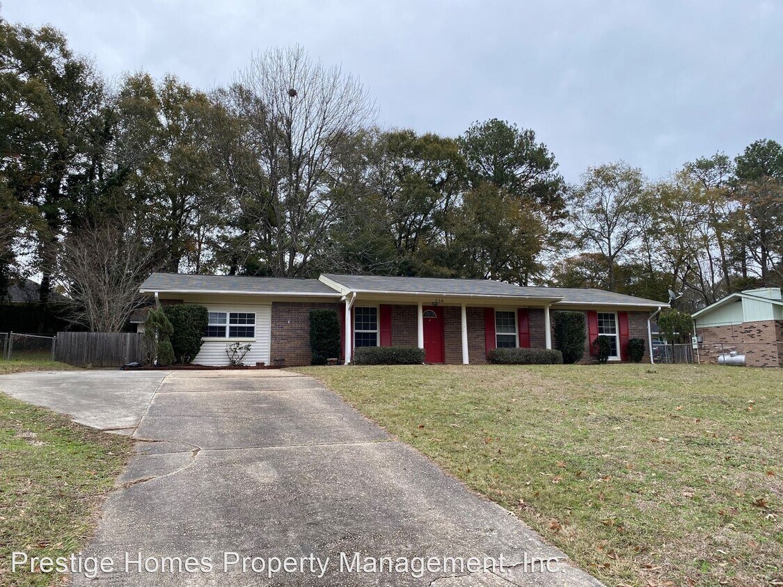 3 br, 2 bath House 228 Yellowleaf Drive House for Rent in