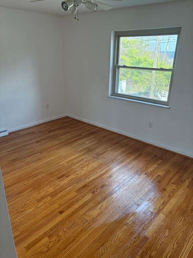 segundo dormitorio - 1130 River Hill Dr