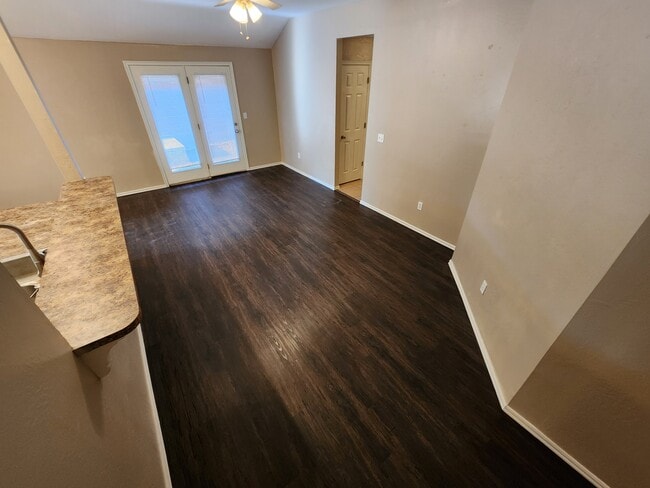 Building Photo - 1402 S Mississippi Ave