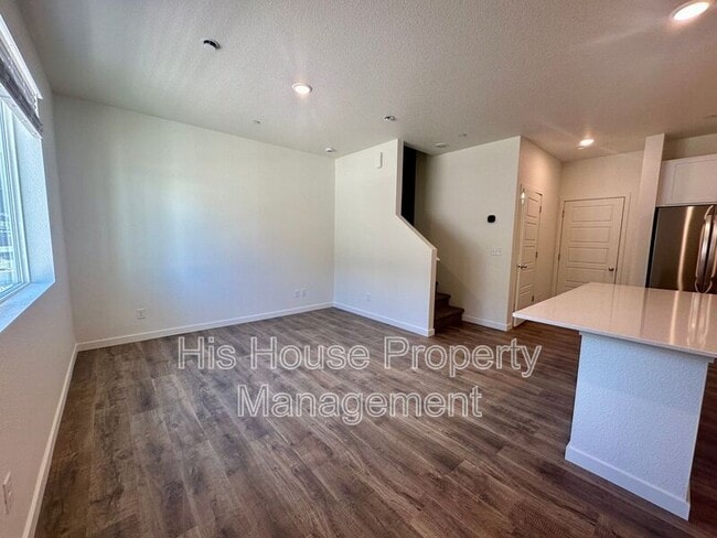 Foto del edificio - 3900 Pinnacles Ct