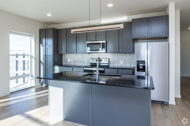 3 habitaciones, 2 baños, 140 metros cuadrados, cocina - Riverhouse Apartments