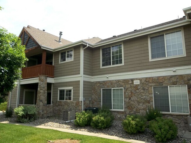 Building Photo - 1335 Lake Cir