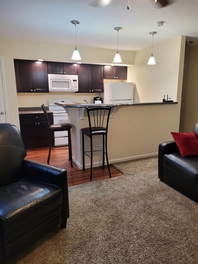 Foto principal - 1221 N Logan Ave