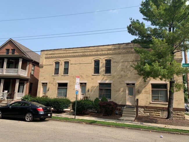 Building Photo - 758-762
