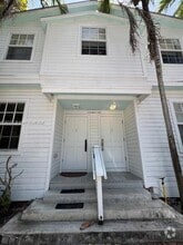 Building Photo - 2 Nassau Ln