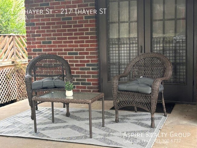 Foto del edificio - 217 S Thayer St
