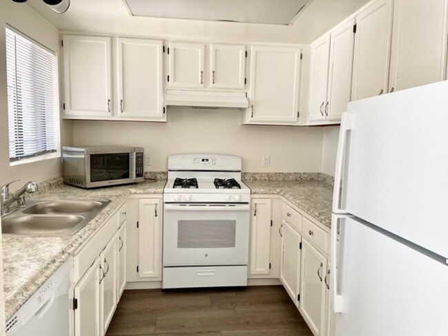 Building Photo - Upgraded 2 Bedroom, 2 Bathroom Cedar Creek Condo by Cal Poly