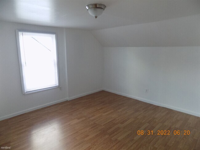 Building Photo - 4 br, 1.5 bath House - 5404 E 9 Mile Rd