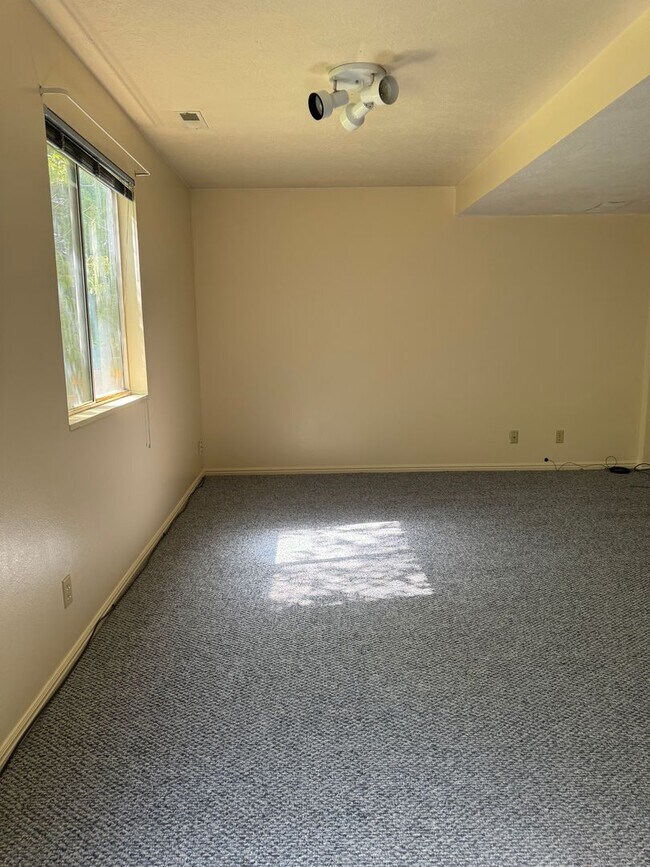 Foto del edificio - For Rent – Spacious 4 Bed, 3 Bath Home