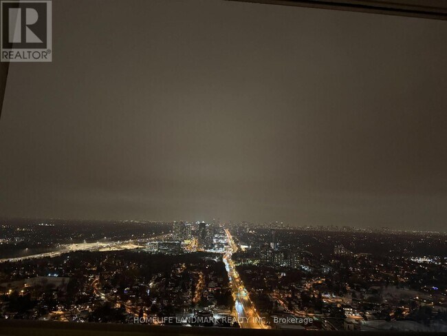 Photo du bâtiment - 70 Forest Manor Rd