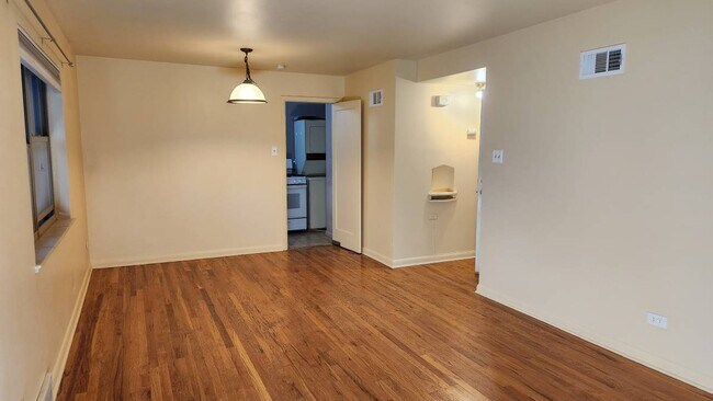 Lvrm 1 - 4828 E 19th Ave