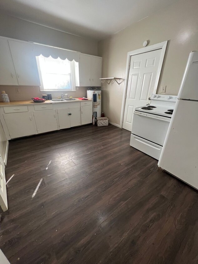 Primary Photo - SPACIOUS 1 bed House! DEPOSIT-FREE Renting...