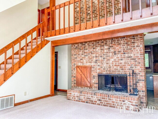 Foto del edificio - 1228 Forest Acres Dr