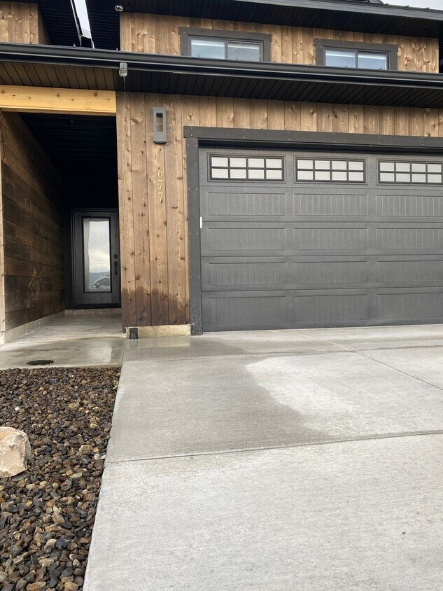 Foto principal - Townhome Driggs! 3 bedroom / 2.5 bath with...