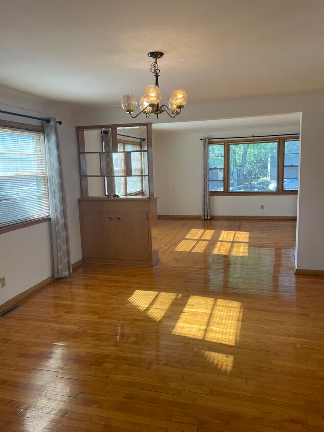 Foto principal - 629 Monroe St NE