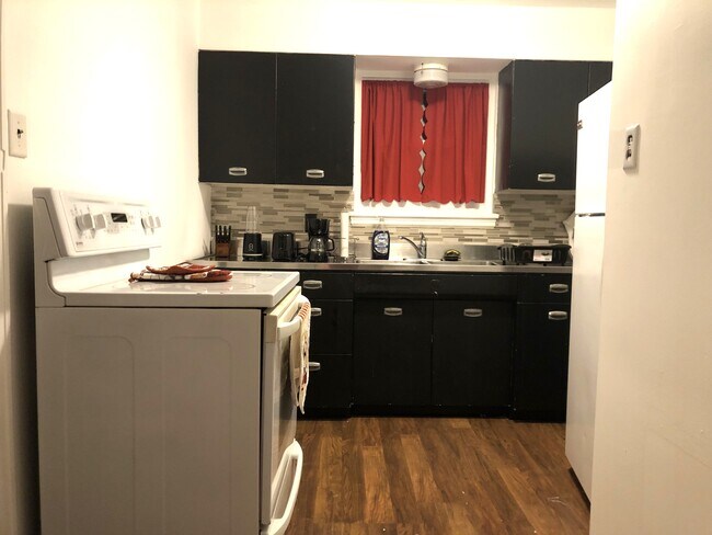 Cocina - 216 Green Ave