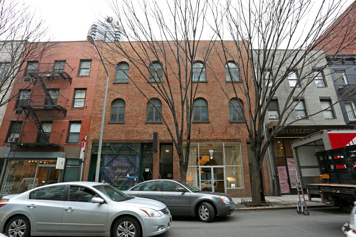 Building Photo - 219 E 59th St