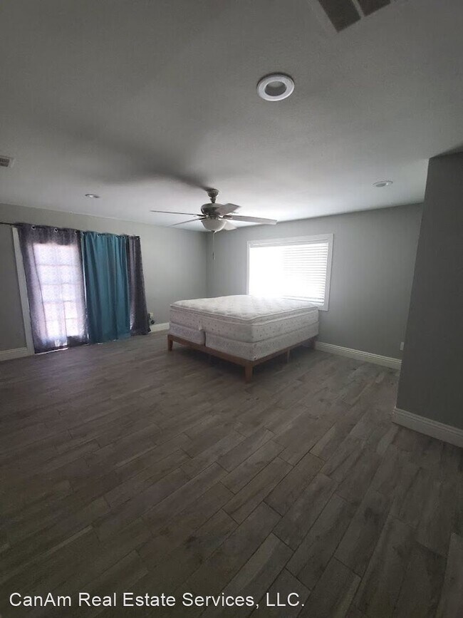 Foto del edificio - 3 br, 2 bath House - E. Shelbourne Ave.