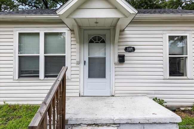 Building Photo - 125 E Brickley Ave