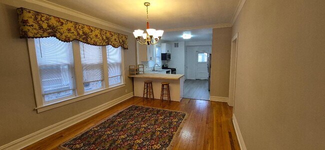 Foto del edificio - 5527 N Bernard St