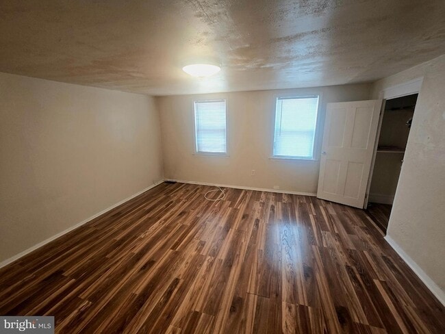 Foto del edificio - 276 E Broadway