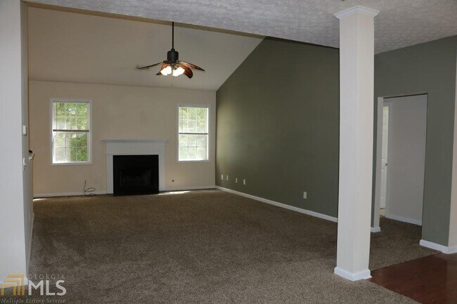 Building Photo - 45 Rosemoore Dr
