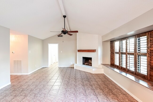 Foto del edificio - 6019 Coachgate Dr