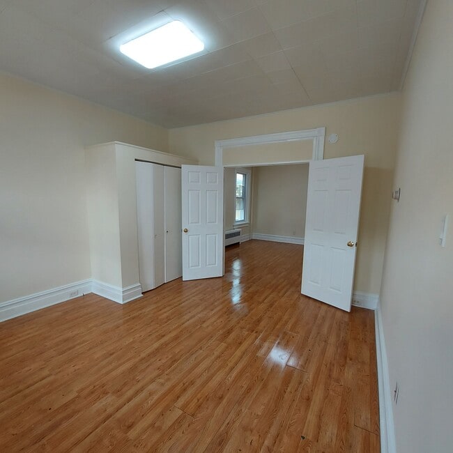 Building Photo - 716 Linden St