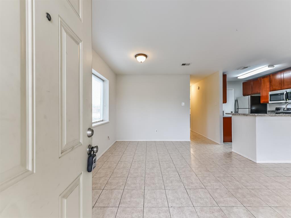 Primary Photo - 13902 Buckingham Dr